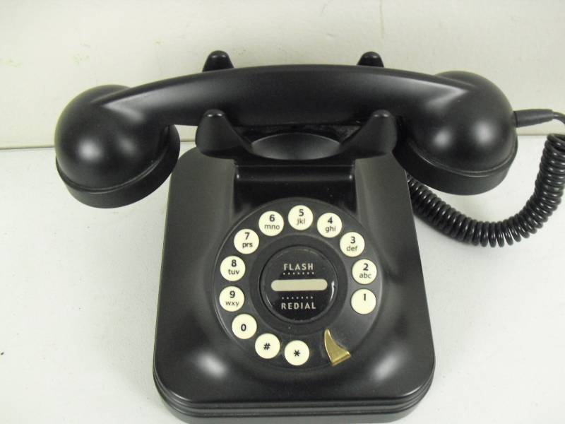 lot 142 image: Pottery Barn Grand Corded Vintage Look Phone