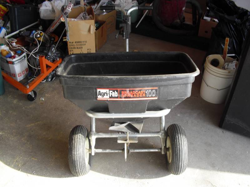 lot 153 image: Agri-Fab 100 Commercial Broadcast Spreader Pneumatic Tires