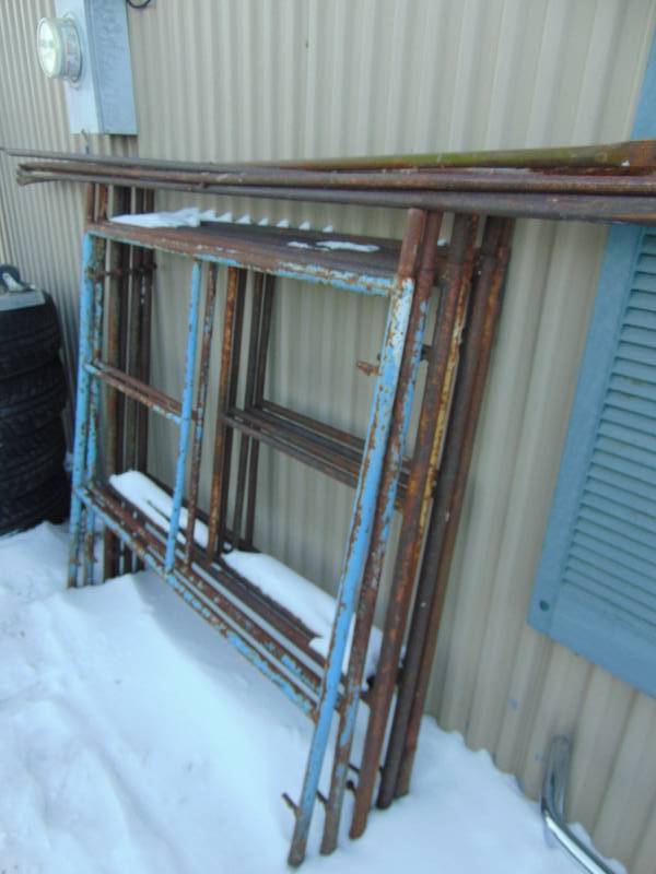 (6) Ends of Scaffolding with Cross Braces