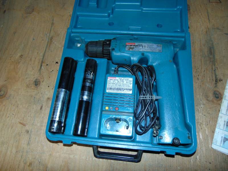 Makita Drill With Charger and 2 batteries