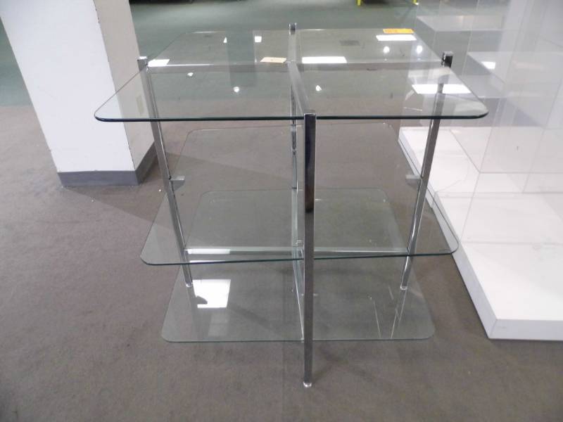 lot 15 image: Glass Display Table