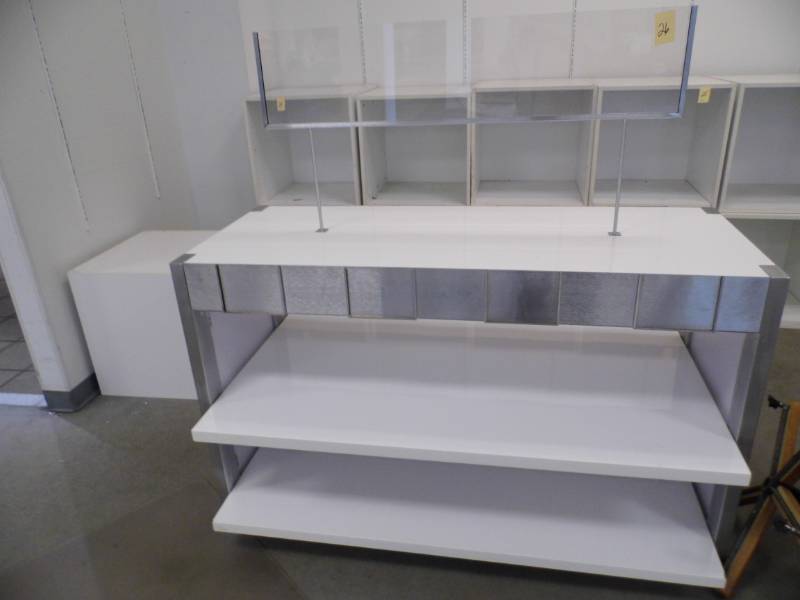 lot 26 image: Rolling Display Table w Sign