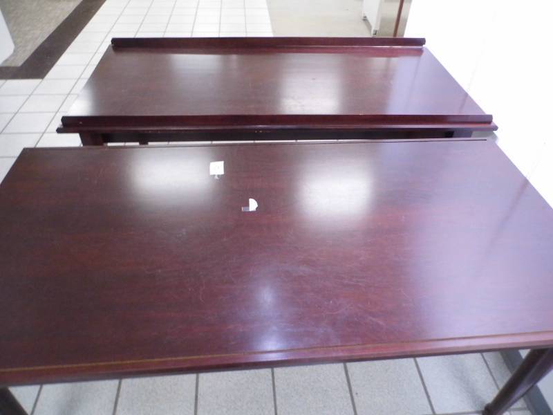 lot 27 image: Lot of 2 Tables