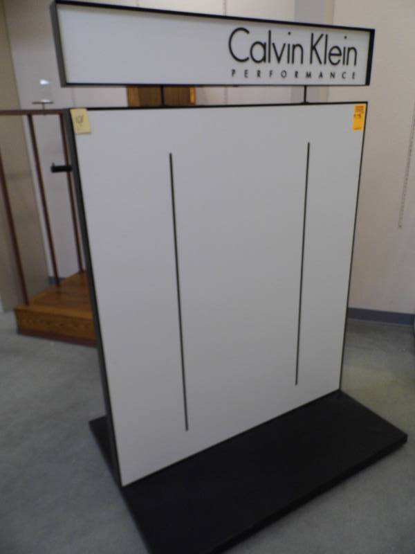 lot 42 image: Lot of 2 Displays