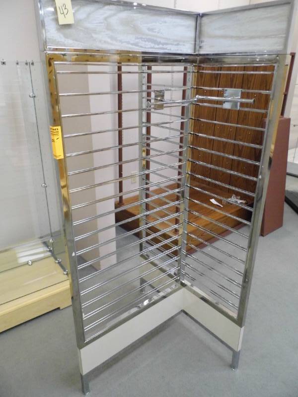 lot 43 image: Display Case