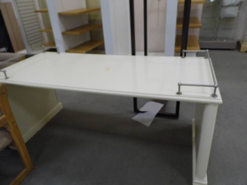 lot 45 image: Table - Display