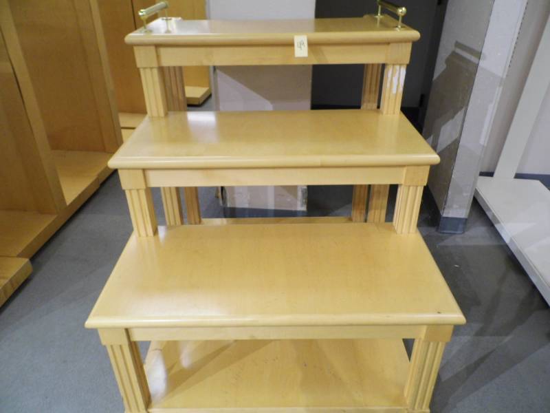 lot 49 image: 3 Tier Table