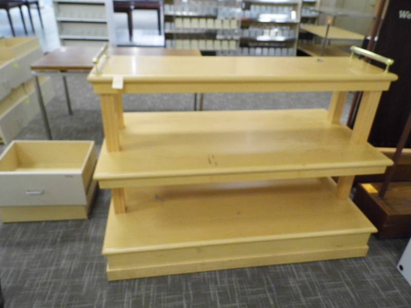 lot 52 image: 3 Tier Table