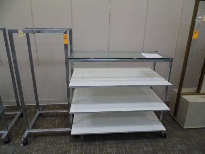 lot 64 image: Hang & Fold Display