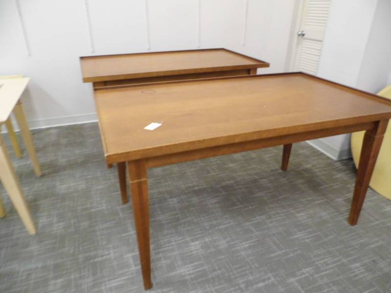 lot 78 image: Lot of 2 Tables w Lips