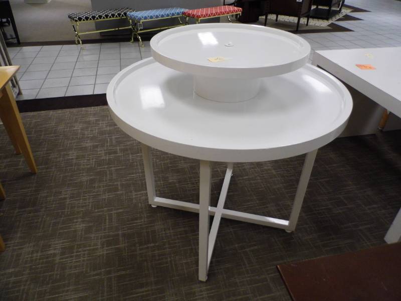 lot 80 image: Round 2 Tier Display