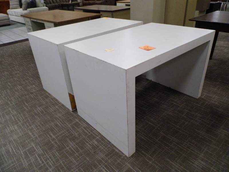 lot 81 image: Lot of 2 Display Tables