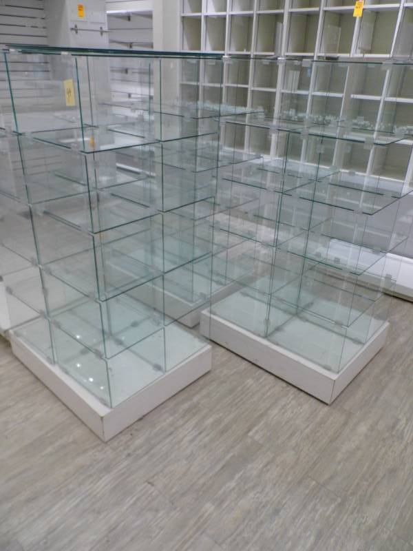 lot 94 image: Lot of 3 Glass Display Cubes