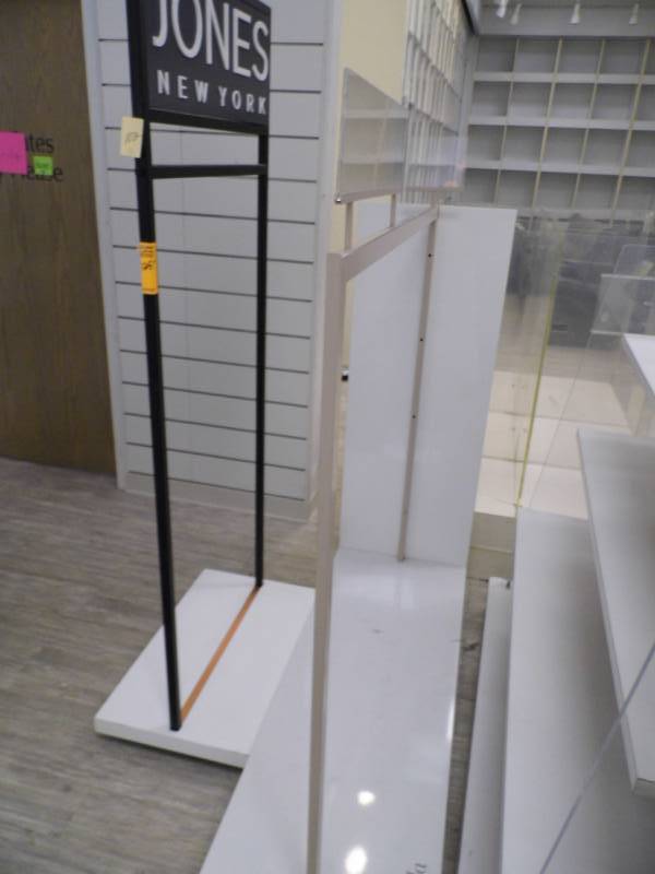 lot 102 image: Lot of 2 Hanging Units