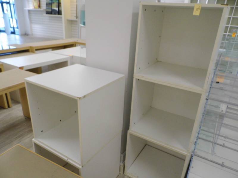 lot 105 image: Lot of 5 Wooden Cubes