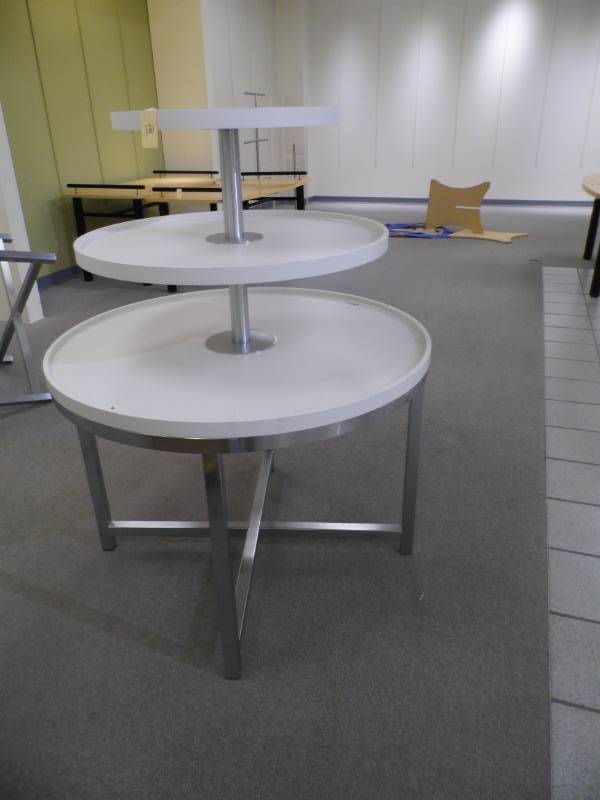lot 121 image: 3 Tier Table
