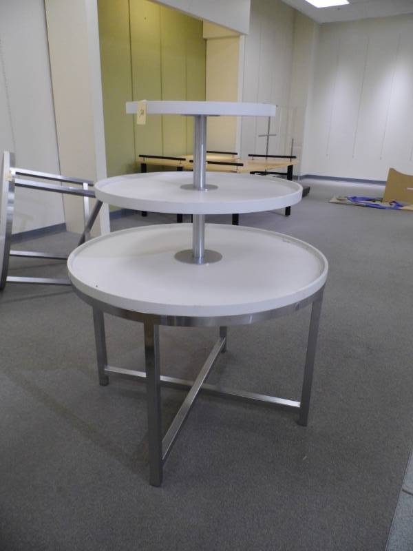 lot 122 image: 3 Tier Table