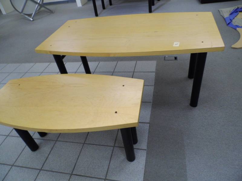 lot 125 image: Lot of 2 Tables
