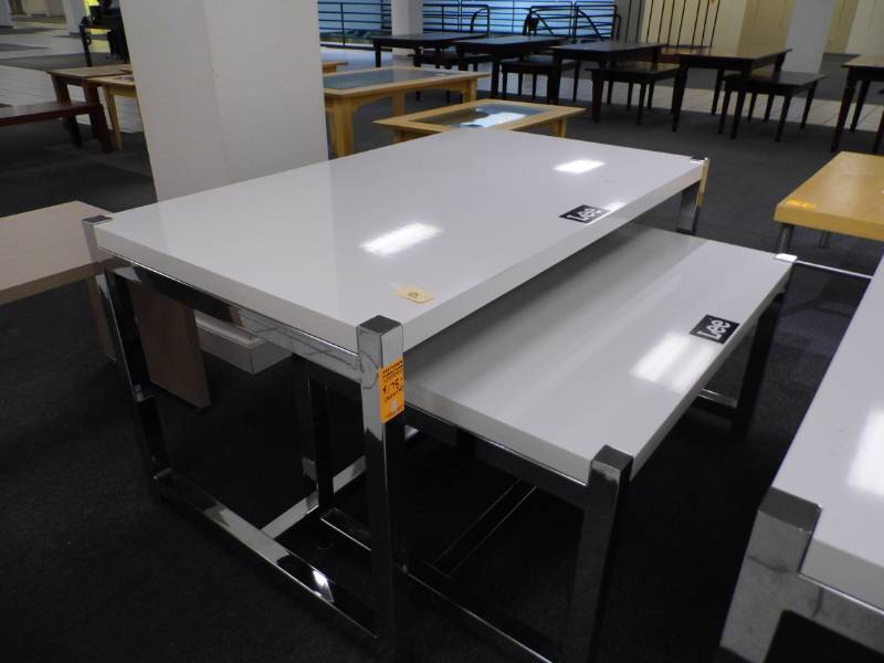 lot 131 image: Lot of 2 Tables (Lee)