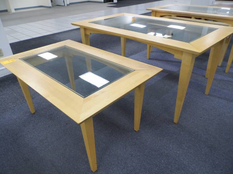 lot 133 image: Lot of 2 Tables