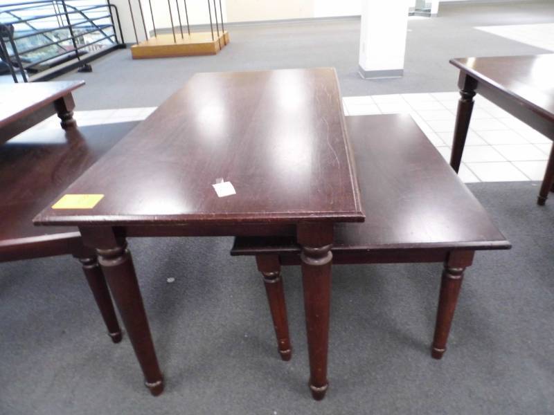 lot 138 image: Lot of 2 Tables