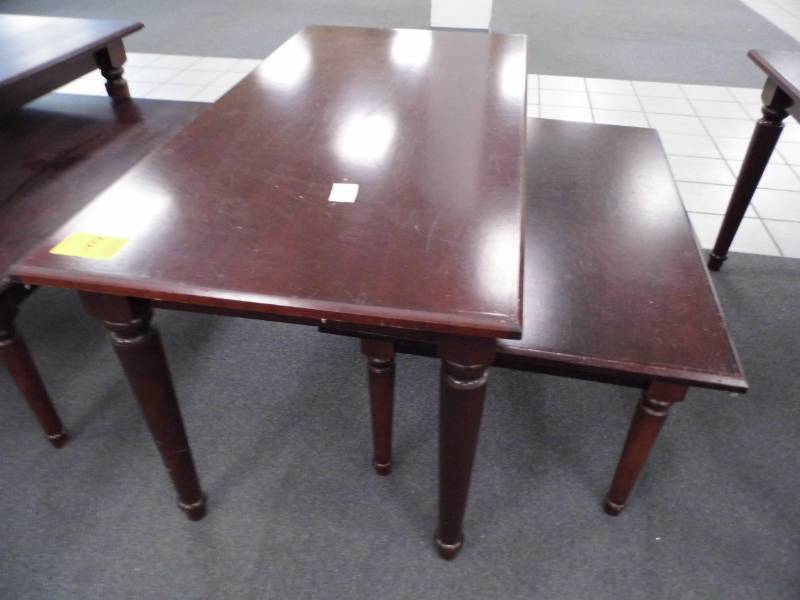 lot 139 image: Lot of 2 Tables