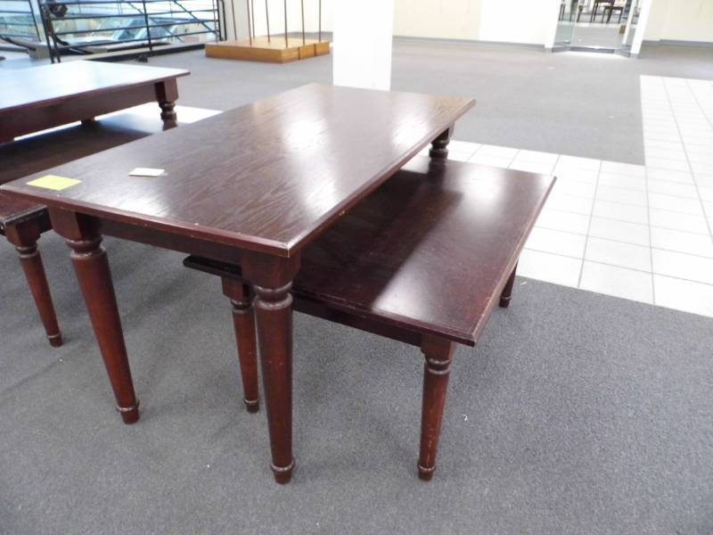 lot 140 image: Lot of 2 Tables