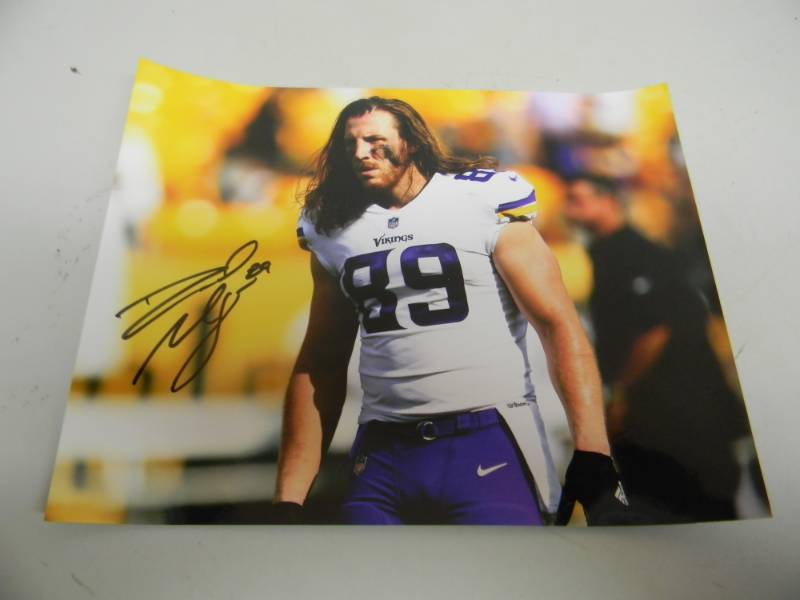 SIGNED MINNESOTA VIKINGS TE DAVID MORGAN 8 BY 10 PHOTO - NICE PIECE - ALL AUTOGRAPHS ARE GUARANTEED - SEE PICTURES
