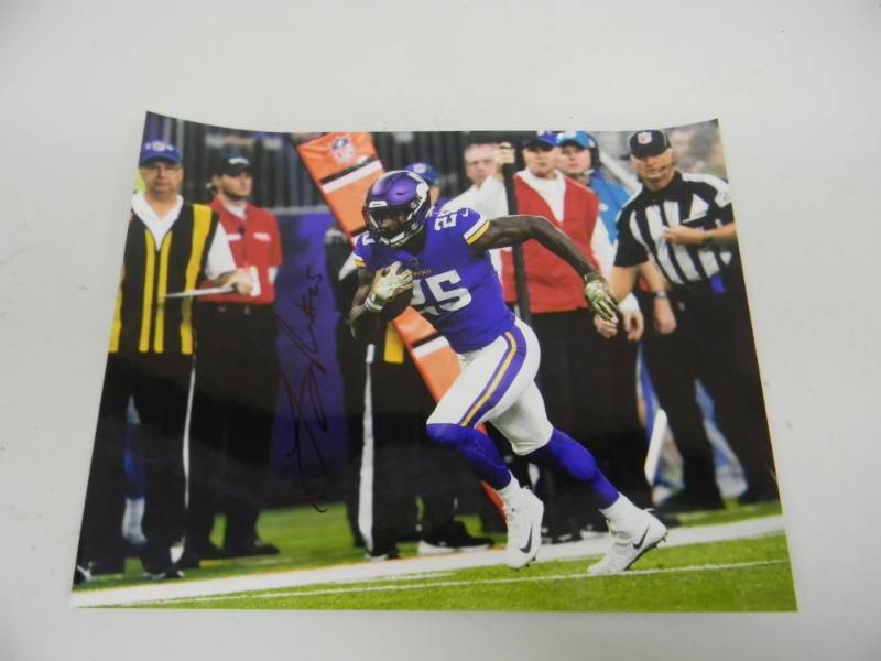 SIGNED MINNESOTA VIKINGS RB LATAVIUS MURRAY 10 PHOTO - NICE PIECE - ALL AUTOGRAPHS ARE GUARANTEED - SEE PICTURES