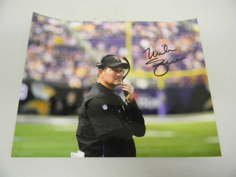 SIGNED MINNESOTA VIKINGS COACH MIKE ZIMMER 8 BY 10 PHOTO - NICE PIECE - ALL AUTOGRAPHS ARE GUARANTEED - SEE PICTURES
