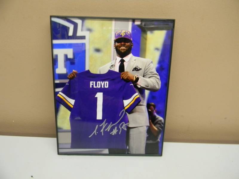 SIGNED MINNESOTA VIKINGS 1st ROUND DRAFT PICTURE SHARRIF FLOYD 2013 8 BY 10 PHOTO WFRAME - NICE PIECE - ALL AUTOGRAPHS ARE GUARANTEED - SEE PICTURES