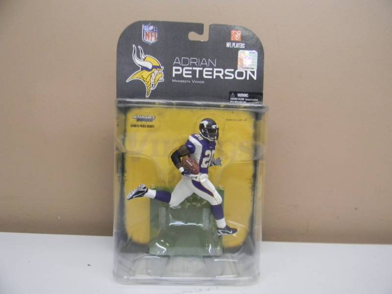 ADRIAN PETERSON NFL PLAYERS, SPORTS PICK DEBUT RARE  ADRIAN PETERSON FIGURE - NEW IN BOX - SEE PICTURES