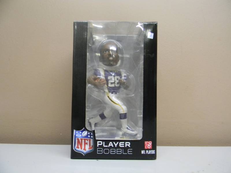 ADRIAN PETERSON NFL PLAYERS, PLAYER BOBBLE RARE  ADRIAN PETERSON FIGURE - NEW IN BOX - SEE PICTURES