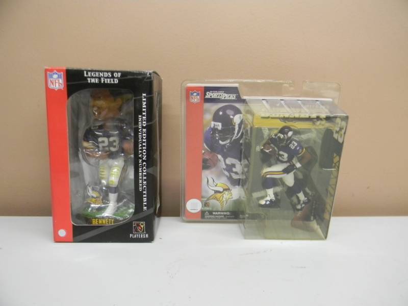 McFARLANES SPORTS PICK MICHAEL BENNETT MINNESOTA VIKINGS SERIES 3 & LEGENDS OF THE FIELD LIMITED EDITION M. BENNETT FIGURE - NEW IN BOX - SEE PICTURES