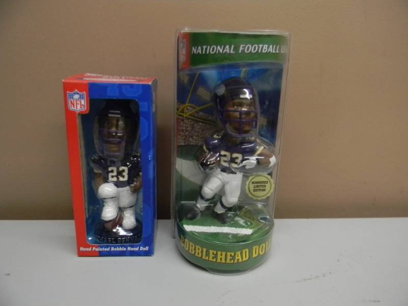 NFL MINNESOTA VIKING MICHAEL BENNETT BOBBLEHEAD DOLL & HAND PAINTED BOBBLE HEAD - NEW IN BOX - SEE PICTURES