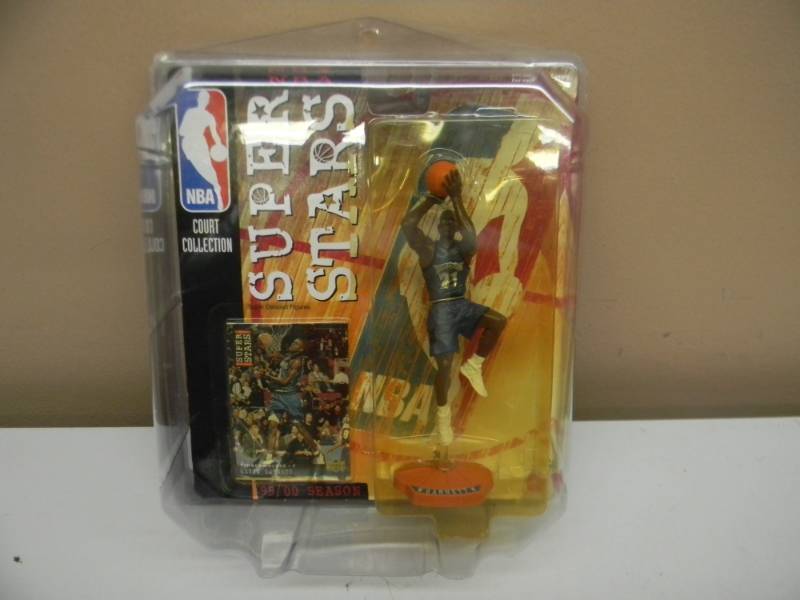 19992000 NBA SUPER STARS KEVIN GARNETT - FIGURE & CARD - NEW IN PACKAGE - SEE PICTURES