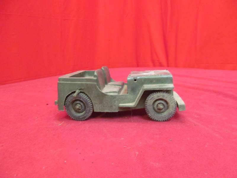 lot 4 image: vintage toy