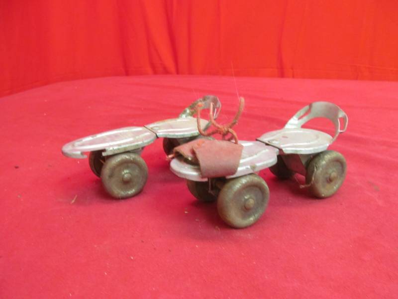 lot 5 image: vintage toy