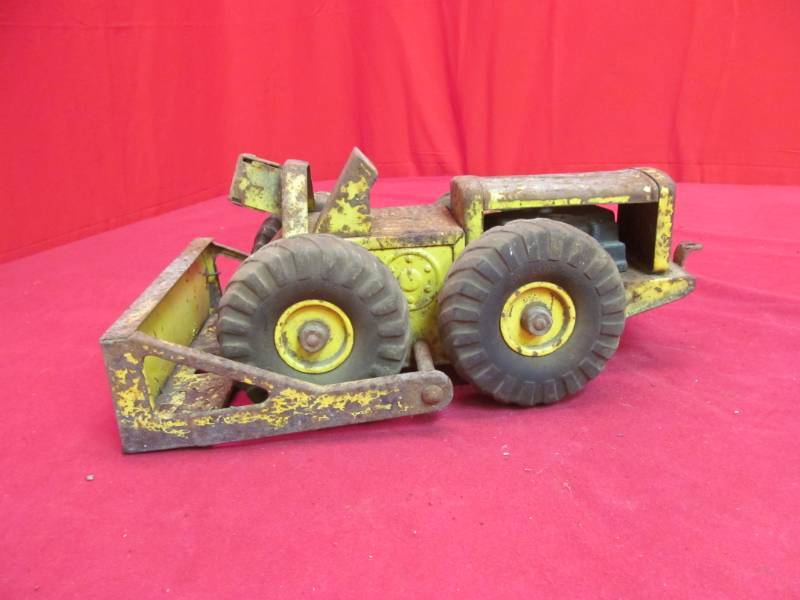 lot 7 image: vintage toy