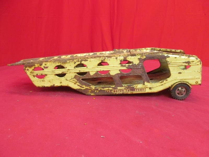 lot 9 image: vintage toy