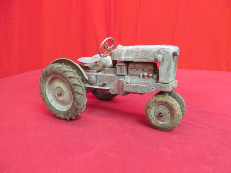 lot 13 image: vintage toy