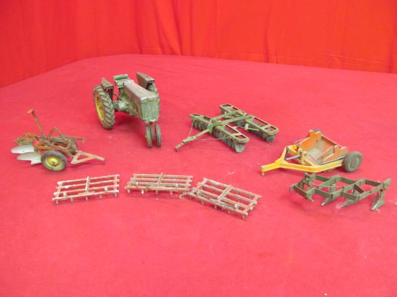 lot 14 image: vintage toy