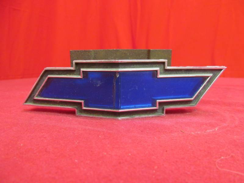 lot 19 image: vintage auto part