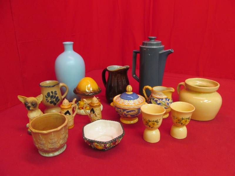 lot 65 image: pottery