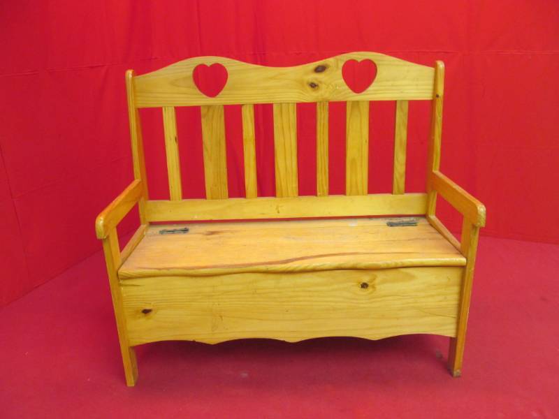 lot 70 image: child furniture