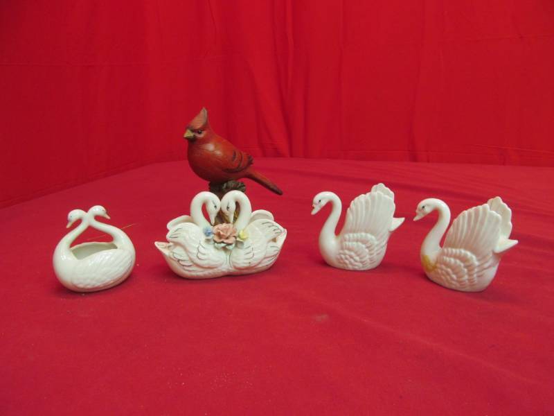 lot 72 image: collectibles