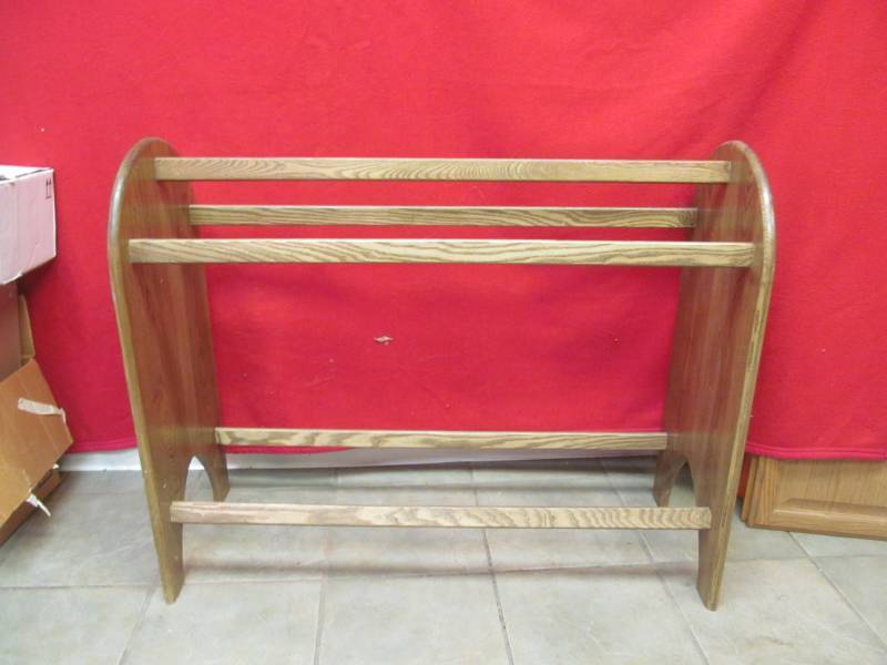 lot 75 image: quilt rack