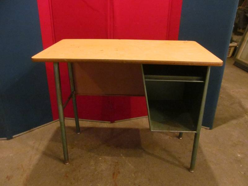 lot 79 image: school desk