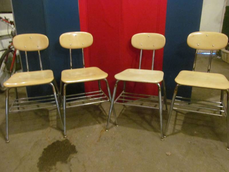 lot 80 image: school chair