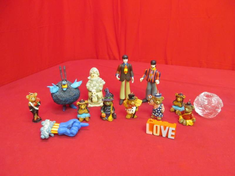 lot 92 image: collectibles